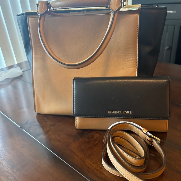Stunning Michael Kors purse